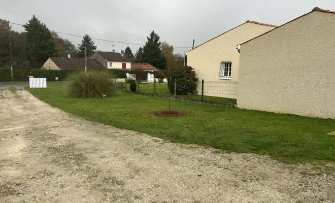 Plantation de 2 arbres d’ornement chez un particulier, Chalais, JARDINERIE DRONNEAU