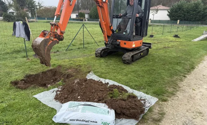 Plantation de 2 arbres d’ornement chez un particulier, Chalais, JARDINERIE DRONNEAU